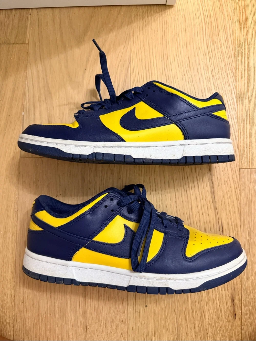 Nike Mens Michigan Dunks Low-Top Sneakers in Navy and Yellow